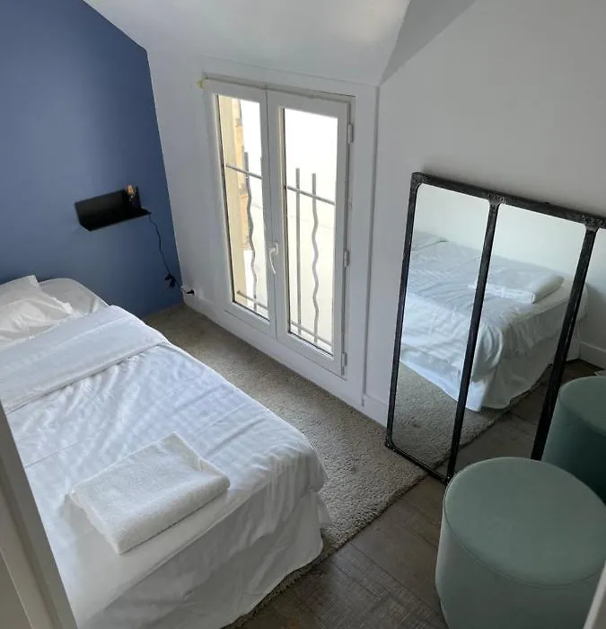 Beautiful Lincoln Apartment-1