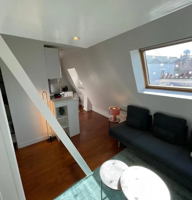 Beautiful Lincoln Apartment-1