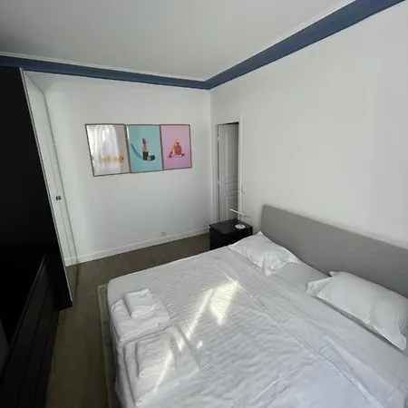 Beautiful Lincoln Apartment-2