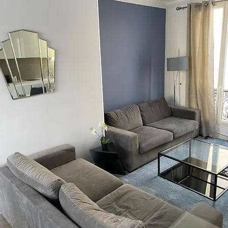 Beautiful Lincoln Apartment-2