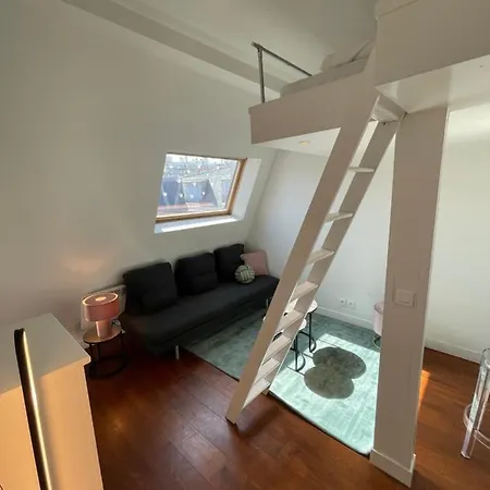 Beautiful Lincoln Apartment-2