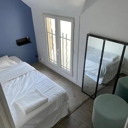 Beautiful Lincoln Apartment-3